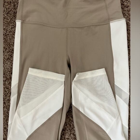 Athleta Exhale Mesh Capri Athletic Leggings Beige White Size S Activewear Yoga - Picture 5 of 14